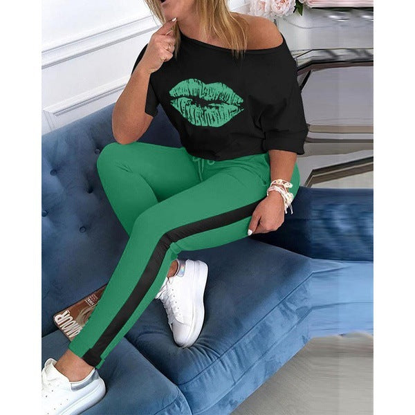 Lips printed round neck short sleeve trousers set
