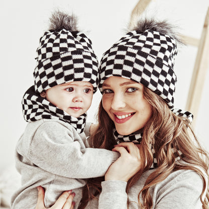 Mom And Baby A Set Of Knitted Hats New Black And White Red Plaid